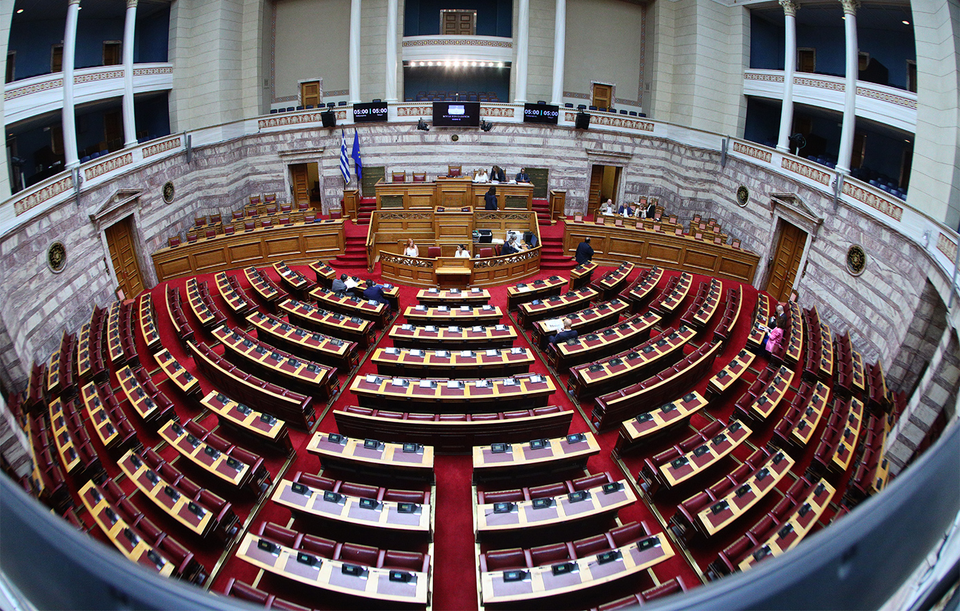 Live η συζήτηση του πορίσματος για τον Κώστα Αχ. Καραμανλή για τα Τέμπη στη Βουλή
