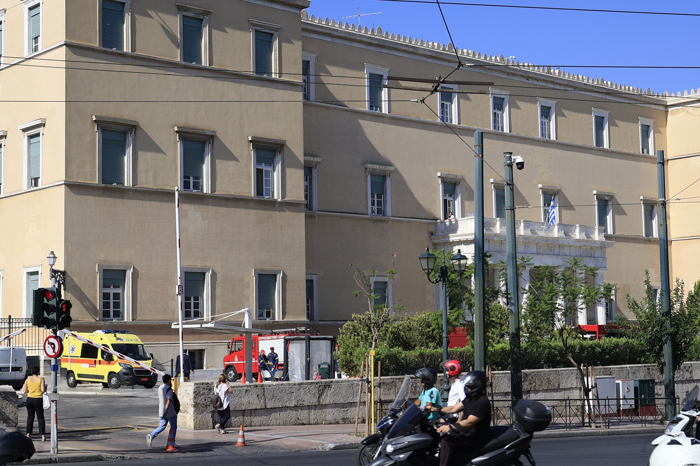 Ύποπτος φάκελος στη Βουλή &#8211; Στο σημείο ομάδα της ΕΜΑΚ
