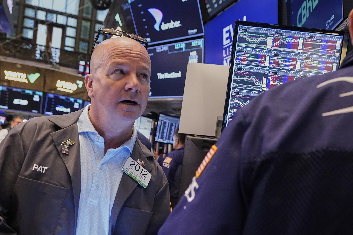 Αρνητικά πρόσημα στη Wall Street – Οι επενδυτές στρέφουν το βλέμμα στη Fed