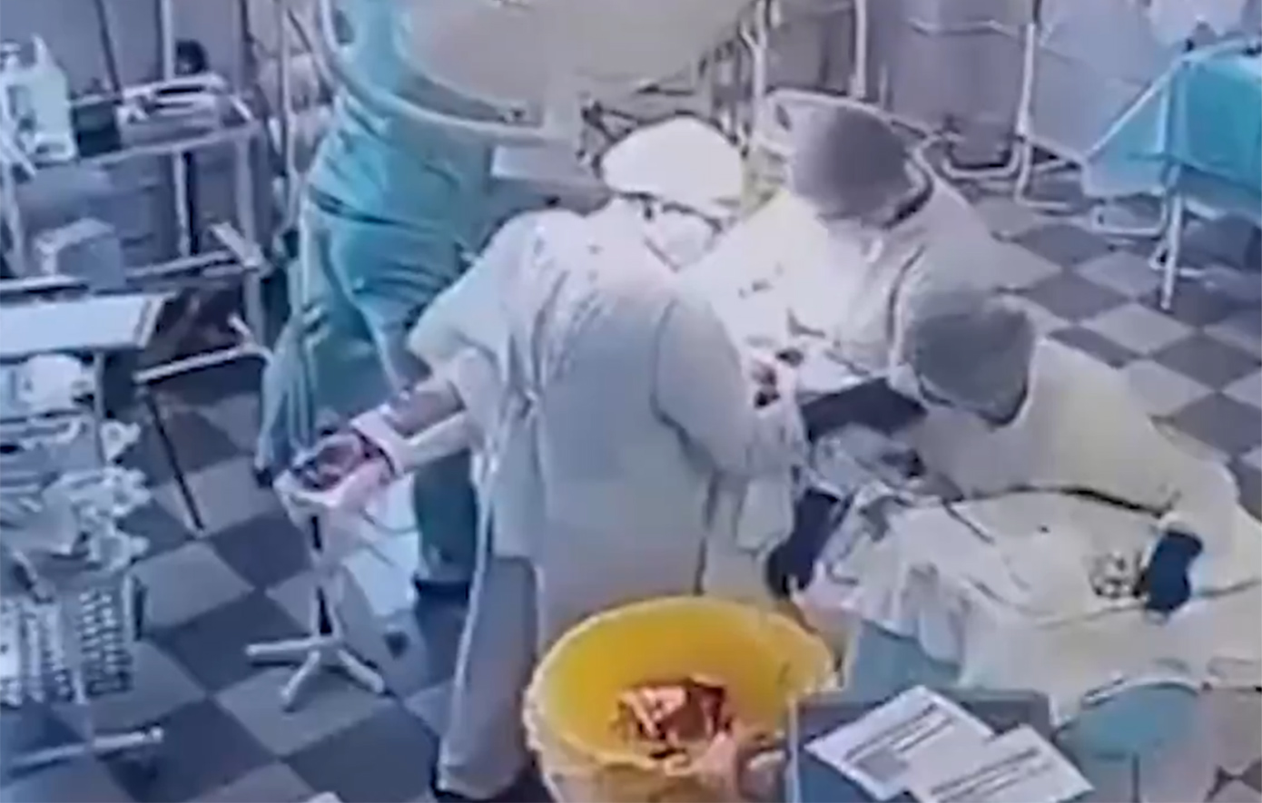 Συγκλονίζει βίντεο από τη Ρωσία: Γιατροί συνέχισαν εγχείρηση κατά τη διάρκεια του σεισμού στην Καμτσάτκα