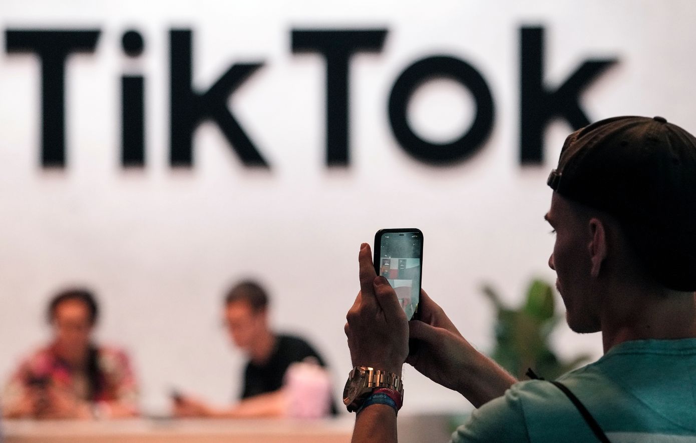 Το TikTok επιτρέπει πλέον στους χρήστες να στέλνουν φωνητικές σημειώσεις και εικόνες σε DM