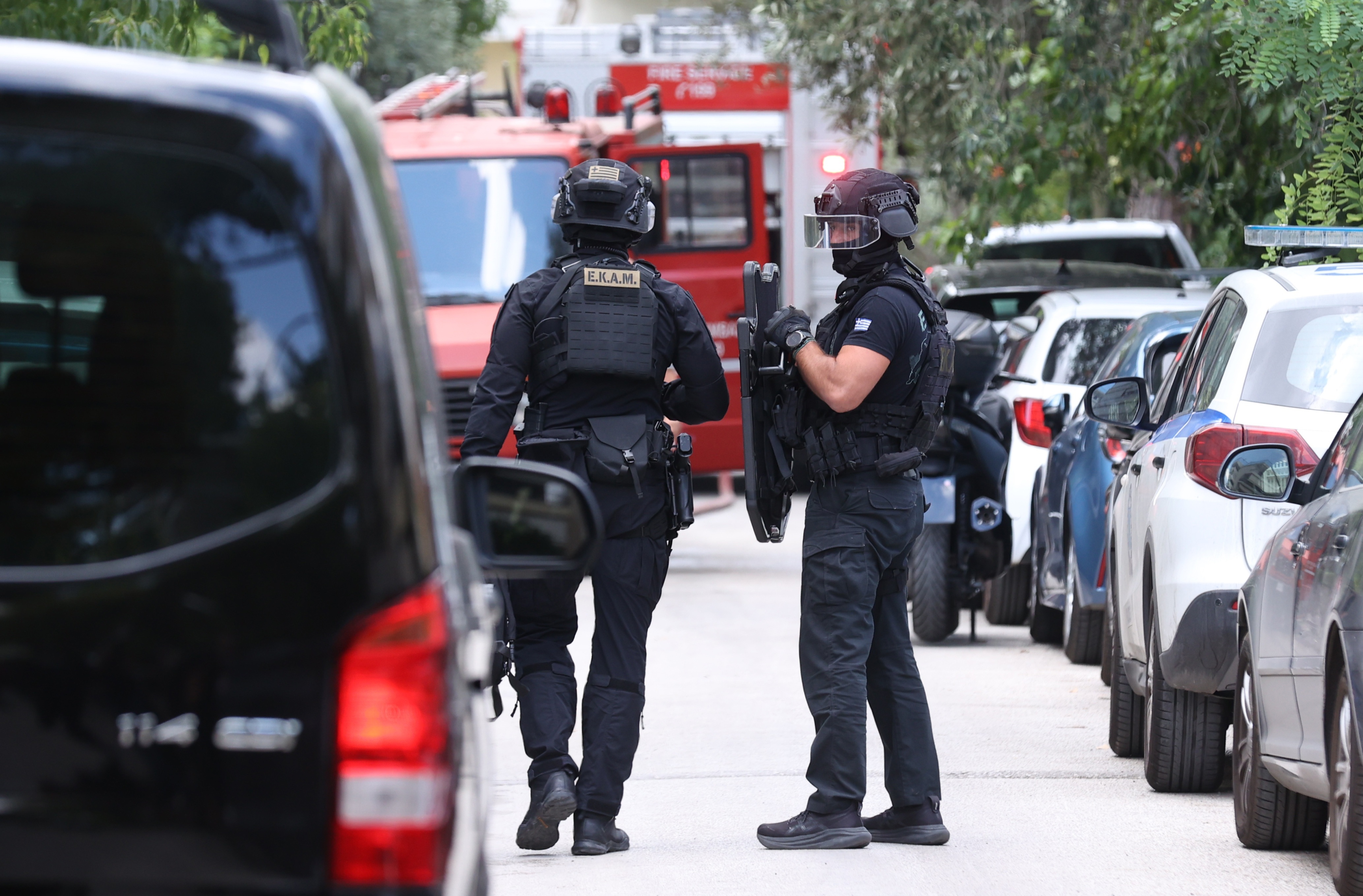 Οπλισμένος άνδρας στον Χολαργό ταμπουρώθηκε στο σπίτι του, αφού έριξε μολότοφ &#8211; Τραυματίστηκε αστυνομικός