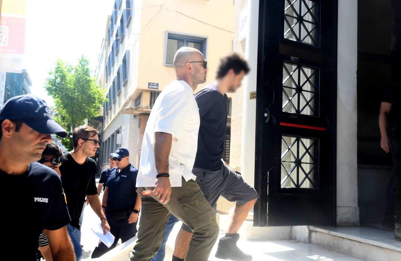 Στη Δικαιοσύνη δύο από τους συλληφθέντες για εμπρησμό στην Πάτρα