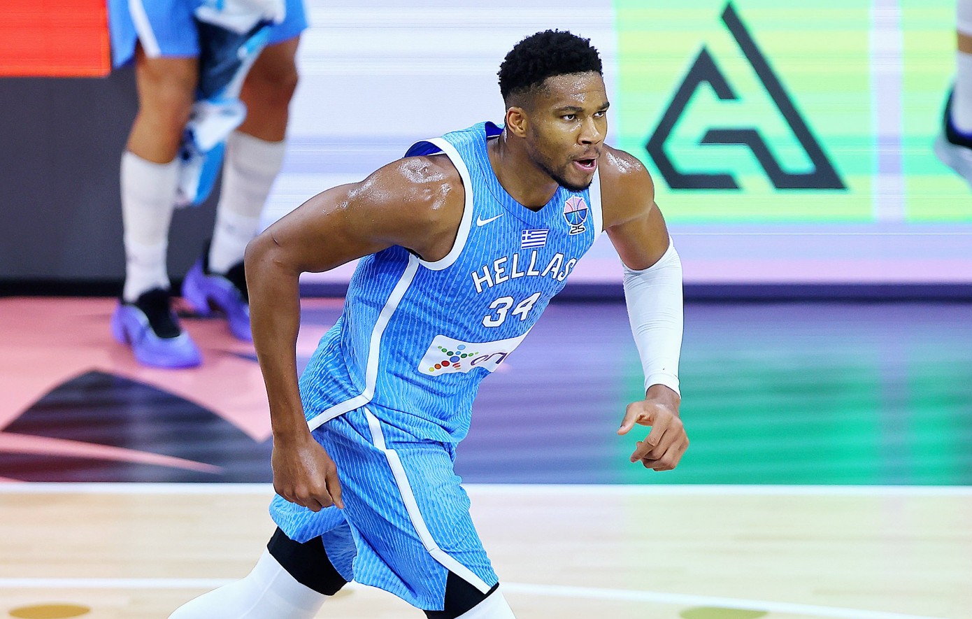 Τρέλα στη FIBA για το τρίποντο του Αντετοκούνμπο: Δώστε το τρόπαιο στην Ελλάδα