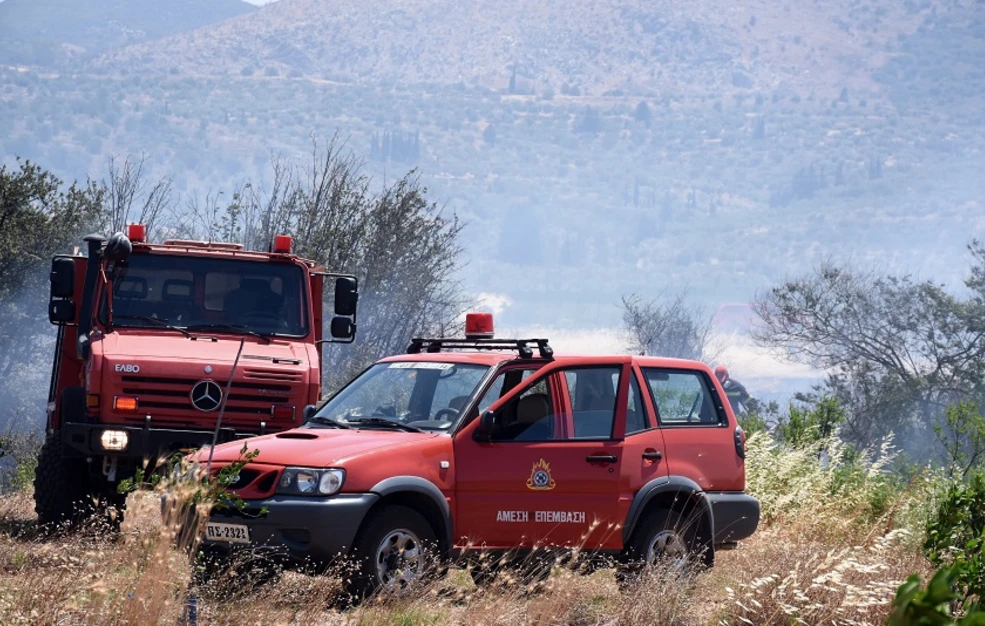 Προσαγωγή υπόπτου για εμπρησμούς στην Πάτρα – Αντιστάθηκε και προσπάθησε να διαφύγει