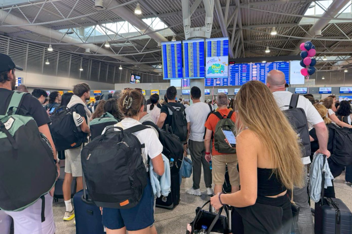 Αύξηση στις καλοκαιρινές μετακινήσεις Ελλήνων σε αέρα, θάλασσα και ξηρά δείχνουν τα στοιχεία για το δίμηνο Ιουλίου-Αυγούστου