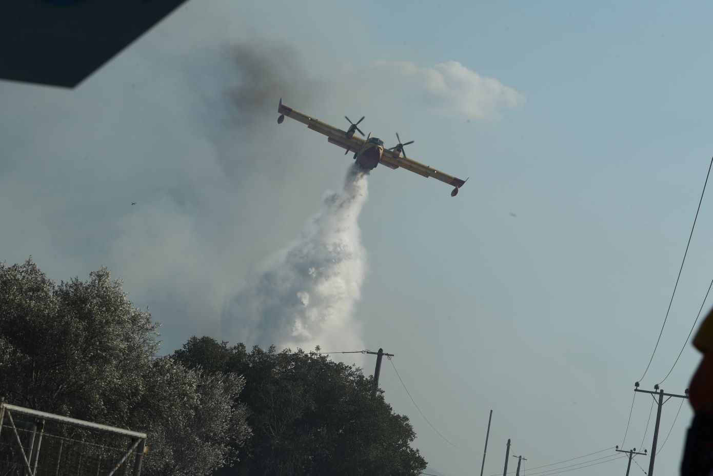 Βελτιωμένη εικόνα στις φωτιές της Κερατέας και της Ηλείας &#8211; Σε επιφυλακή η Πυροσβεστική καθώς αναμένεται ενίσχυση των ανέμων