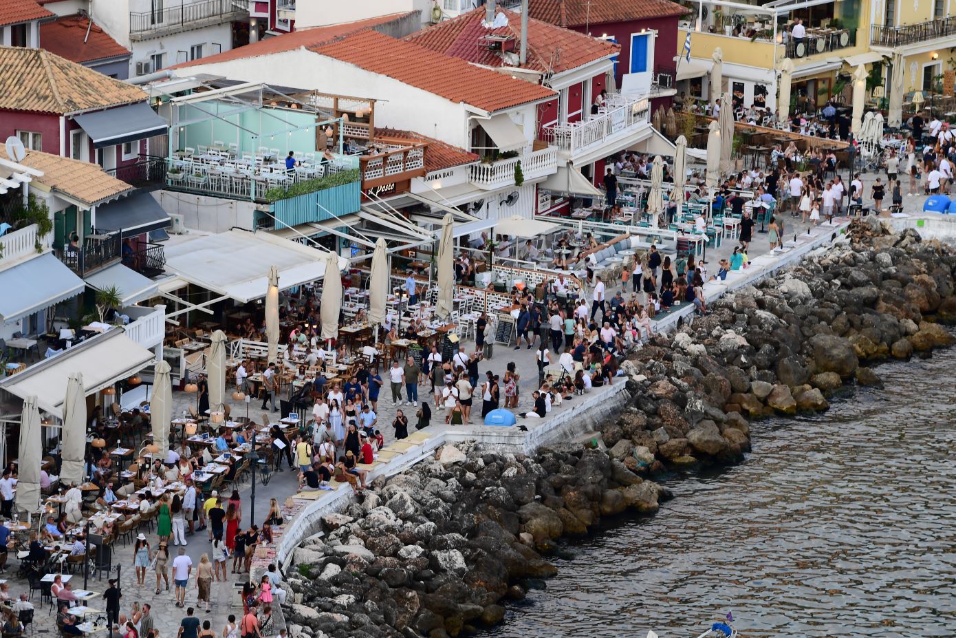 Νέο ρεκόρ εισπράξεων προμηνύεται για τον ελληνικό τουρισμό το 2025 &#8211; Αμερικανοί και Βρετανοί στην πρώτη γραμμή