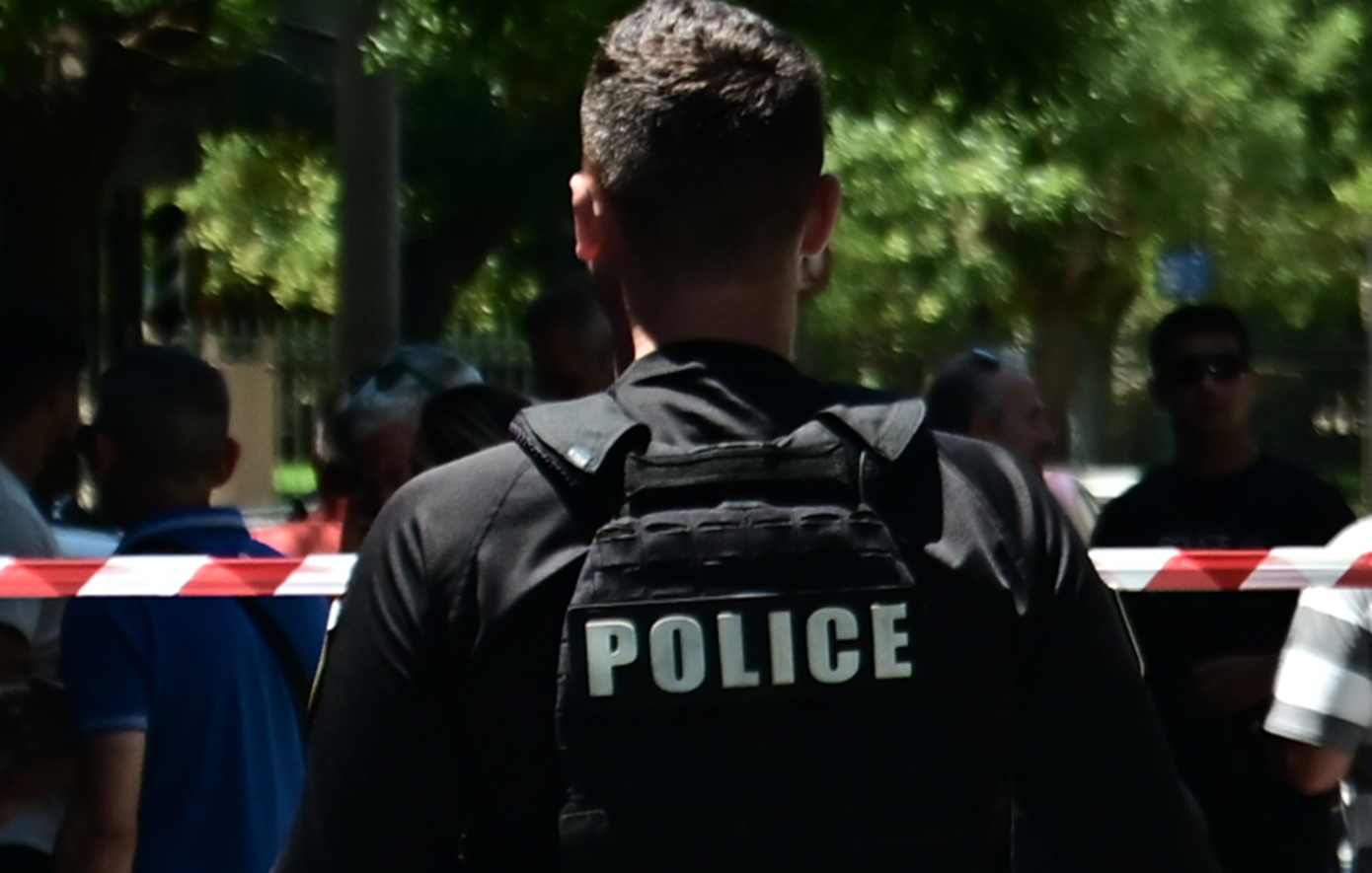 Πώς οι «Αδιάφθοροι» έφτασαν στον αστυνομικό &#8211; TikToker με την κοκαΐνη: Φίλος του προσπάθησε να ξεφορτωθεί τα ναρκωτικά