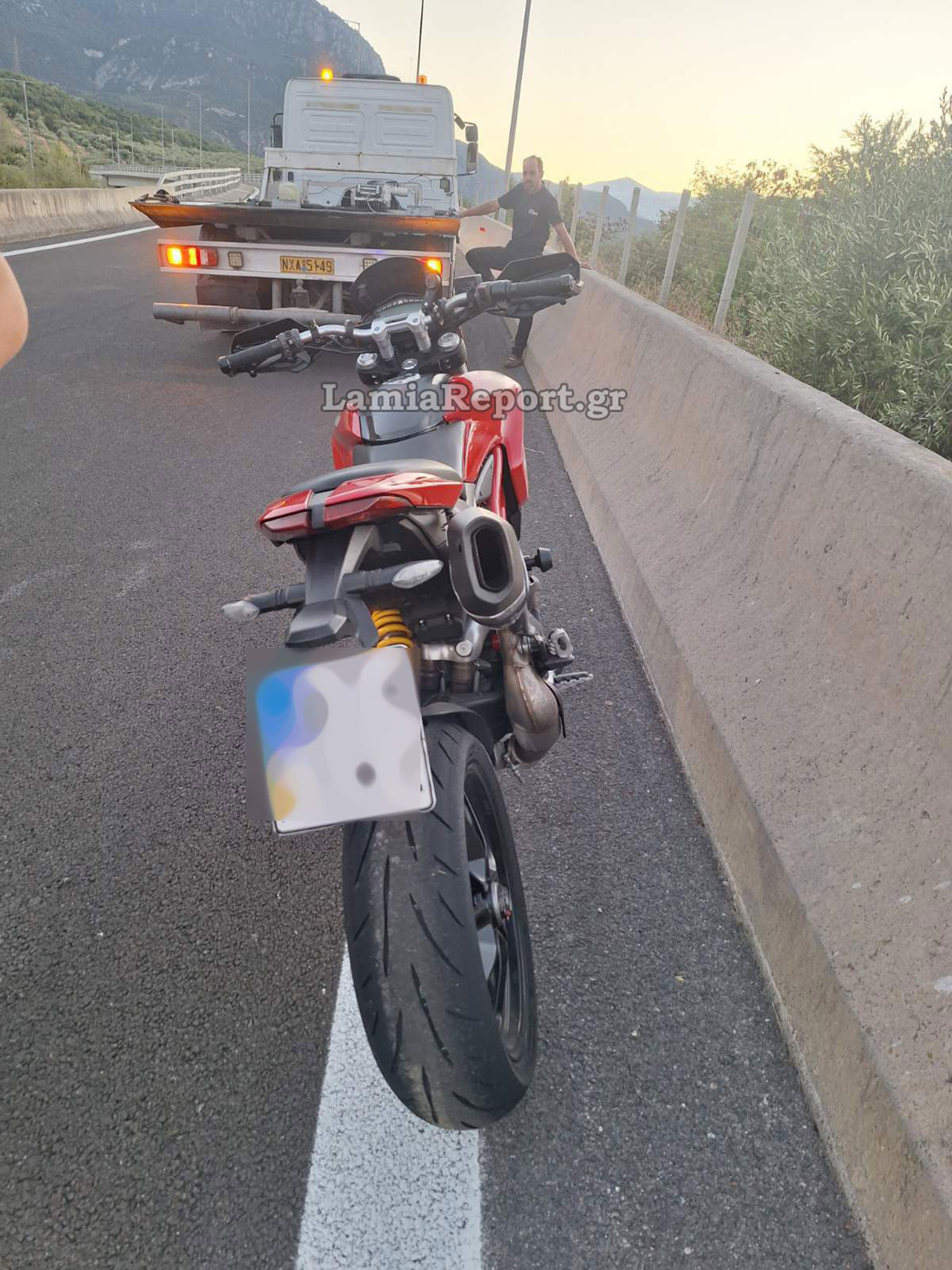 Φθιώτιδα: Εκτροπή μηχανής και τραυματισμός του οδηγού της