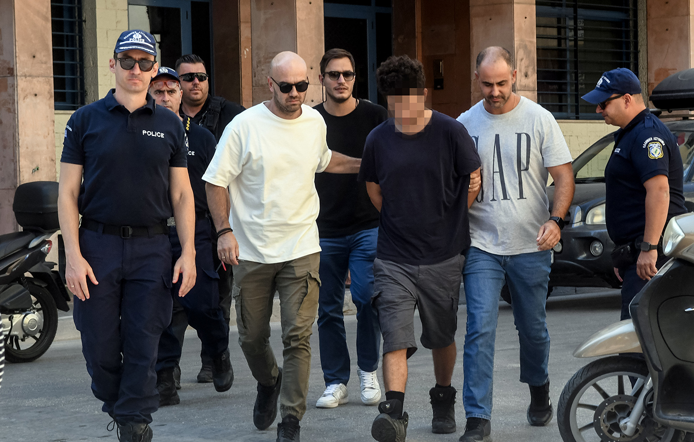 «Θα προτιμούσα να καώ εγώ από το να κάψω ένα δέντρο» λέει ο 25χρονος που προφυλακίστηκε για τη φωτιά στην Πάτρα