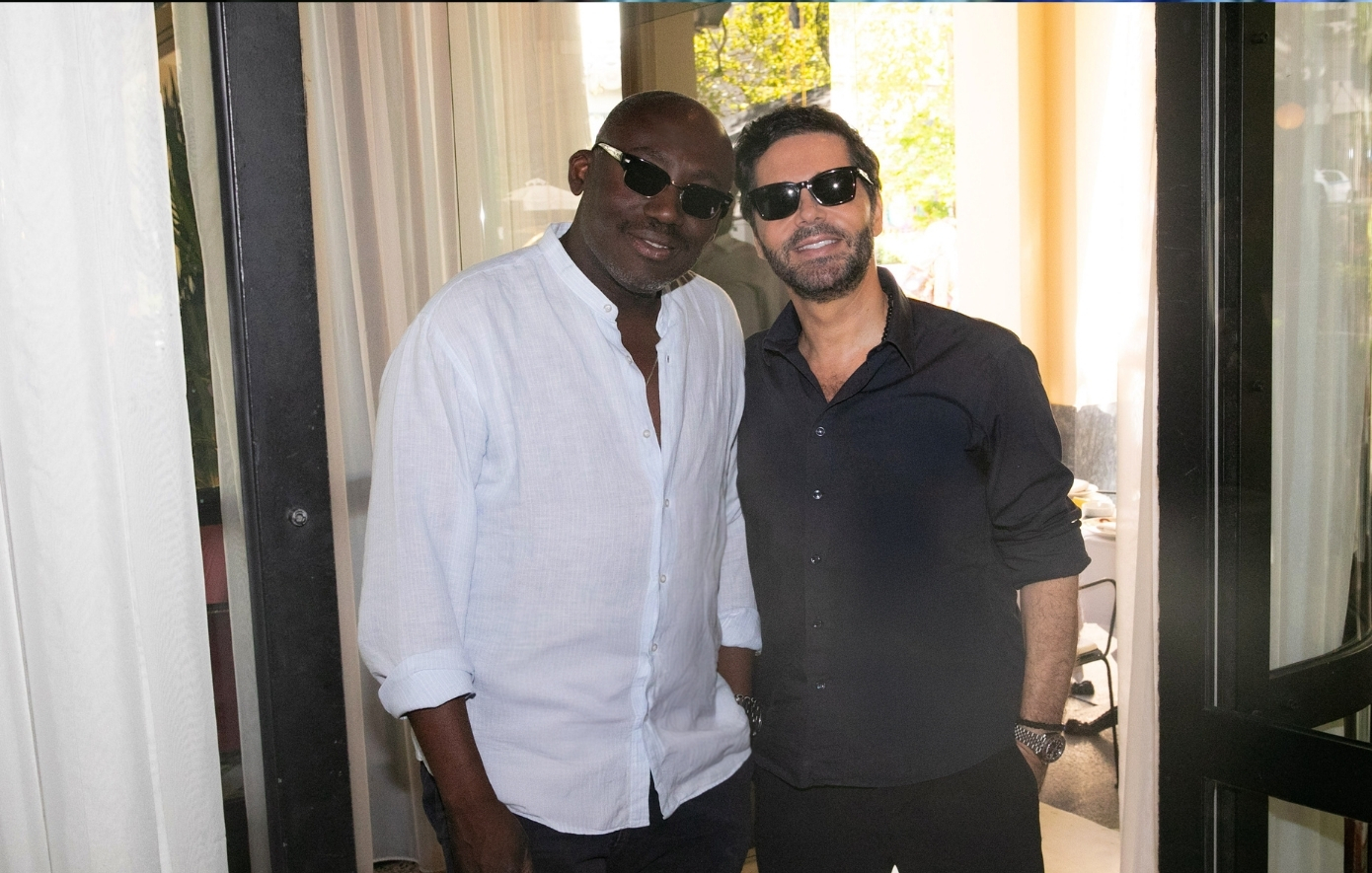 Ο Edward Enninful στην Αθήνα &#8211; Η Αθηναϊκή Ριβιέρα και τα μνημεία που τον μάγεψαν