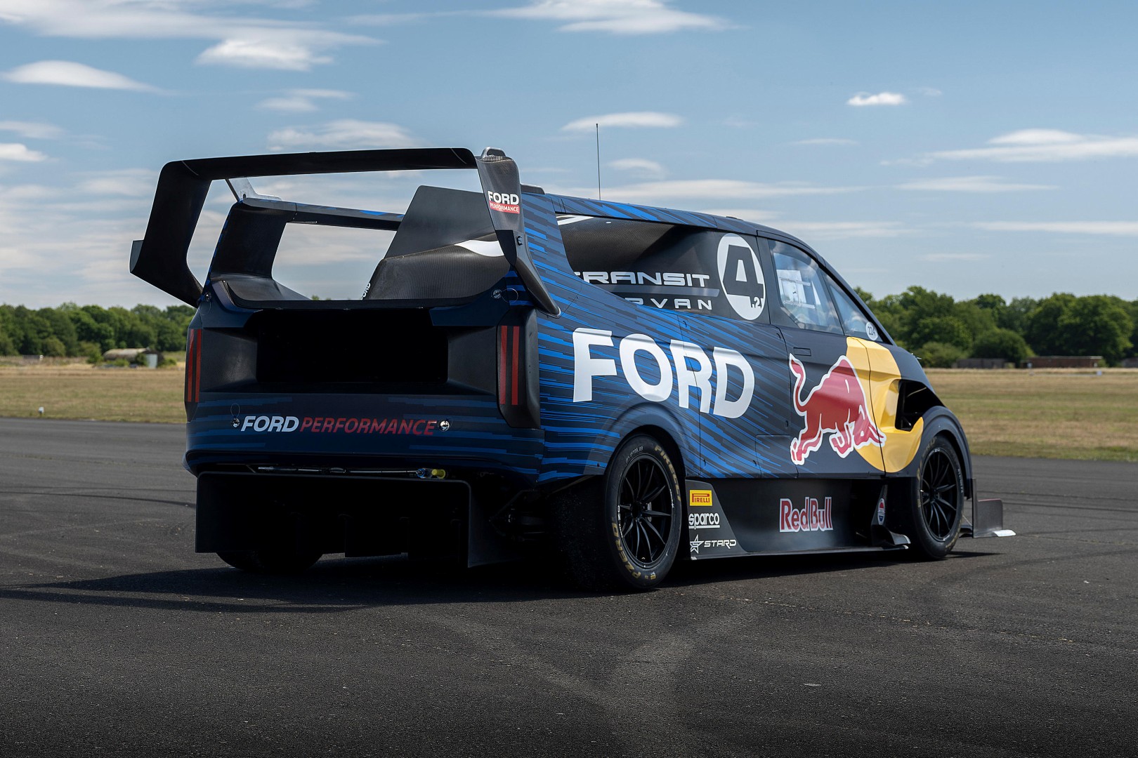 To Ford Transit γράφει ξανά ιστορία στο Nürburgring To Ford Transit γράφει ξανά ιστορία στο Nürburgring