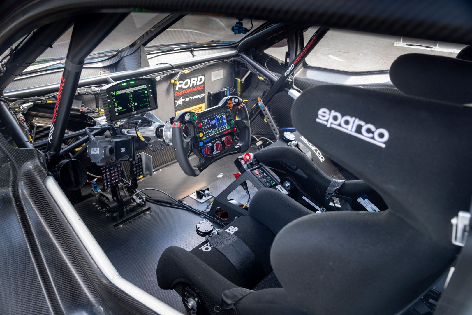 To Ford Transit γράφει ξανά ιστορία στο Nürburgring To Ford Transit γράφει ξανά ιστορία στο Nürburgring