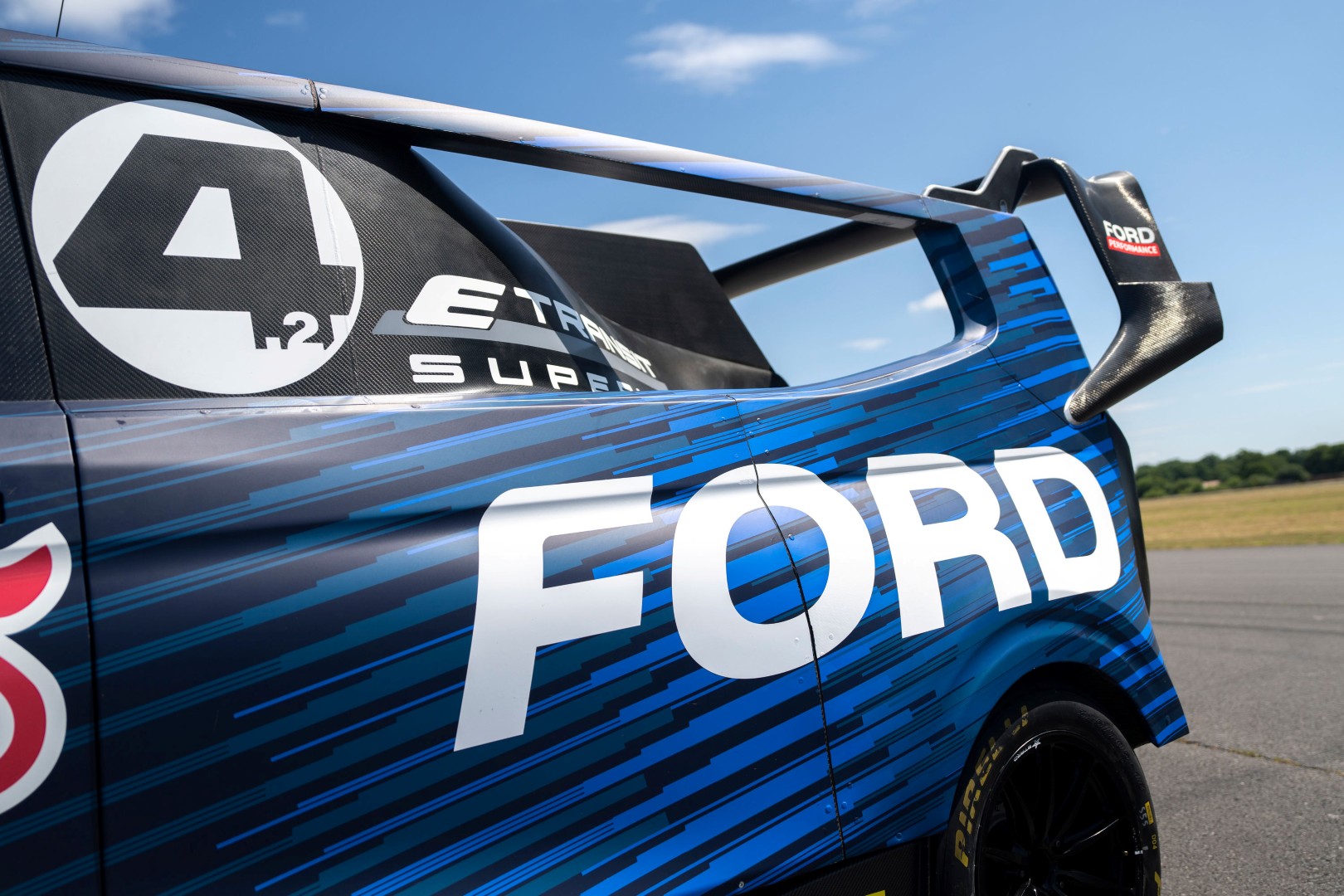 To Ford Transit γράφει ξανά ιστορία στο Nürburgring To Ford Transit γράφει ξανά ιστορία στο Nürburgring