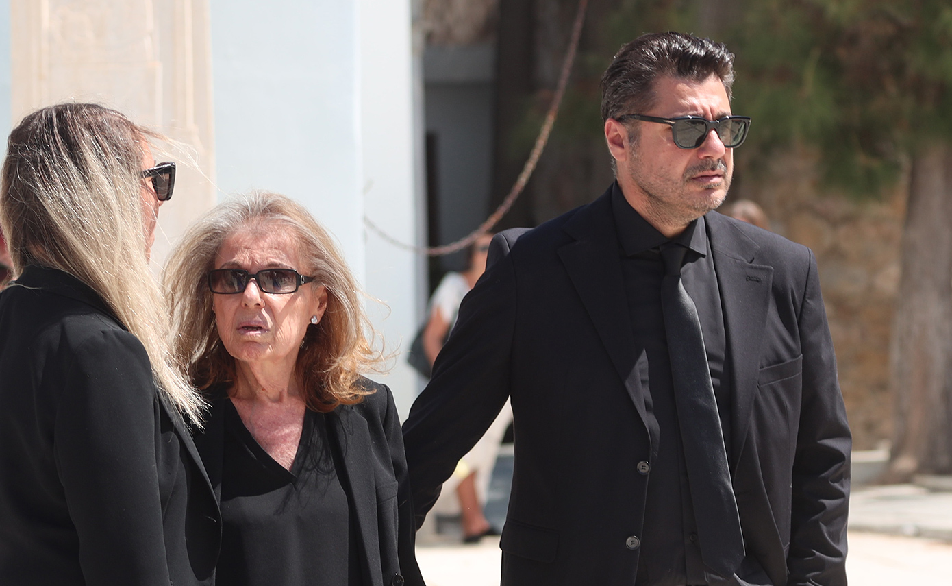 «Αυτό ήταν &#8211; Ήταν όλοι εκεί για σένα»: Η συγκινητική ανάρτηση του Λάμπρου Κωνσταντάρα μετά την κηδεία του πατέρα του