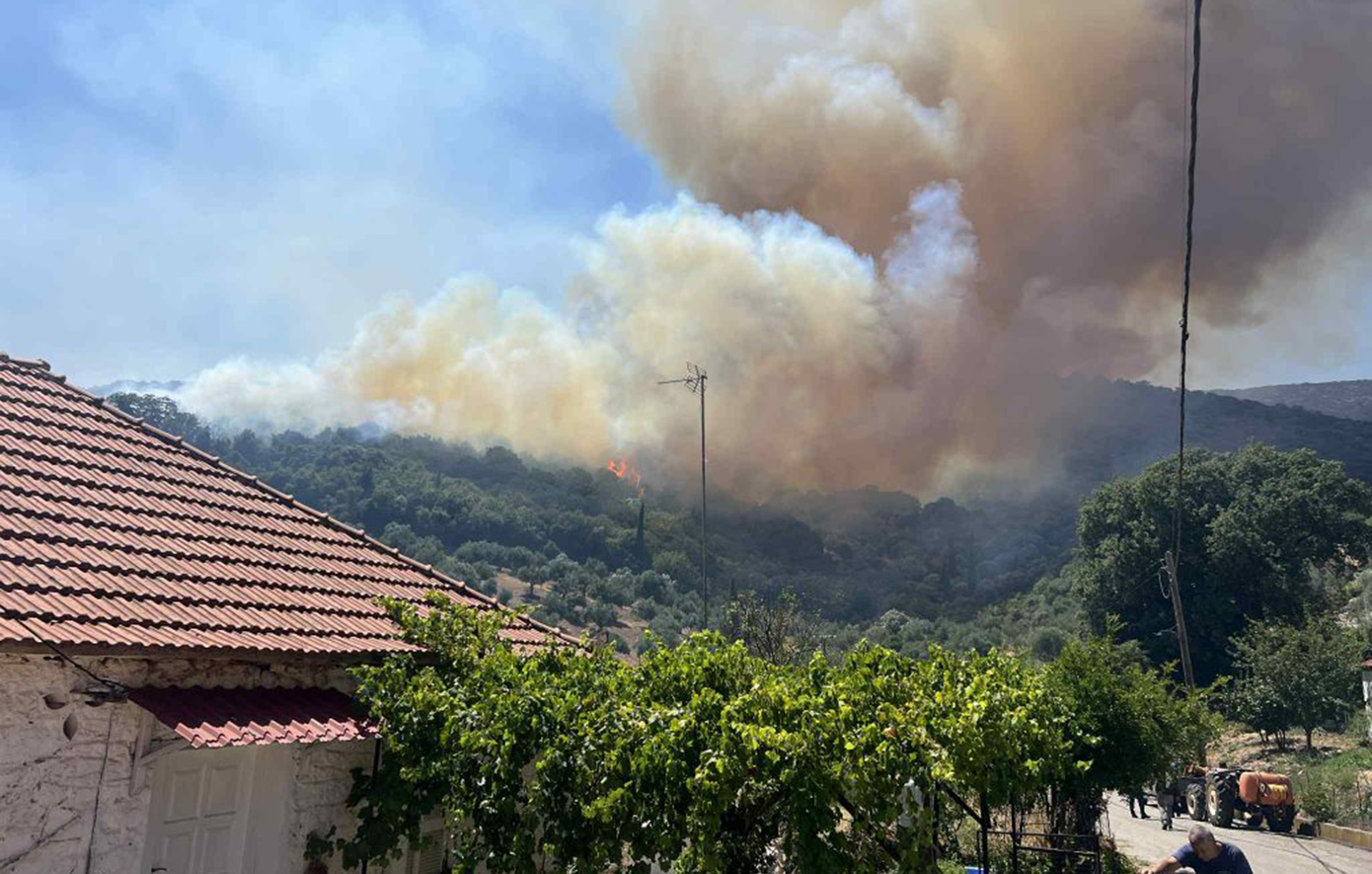 Φωτιά στα Πετράλωνα Μεσσηνίας: Μήνυμα του 112 «εκκενώστε προς Μελιγαλά» &#8211; Επιχειρούν 10 εναέρια μέσα