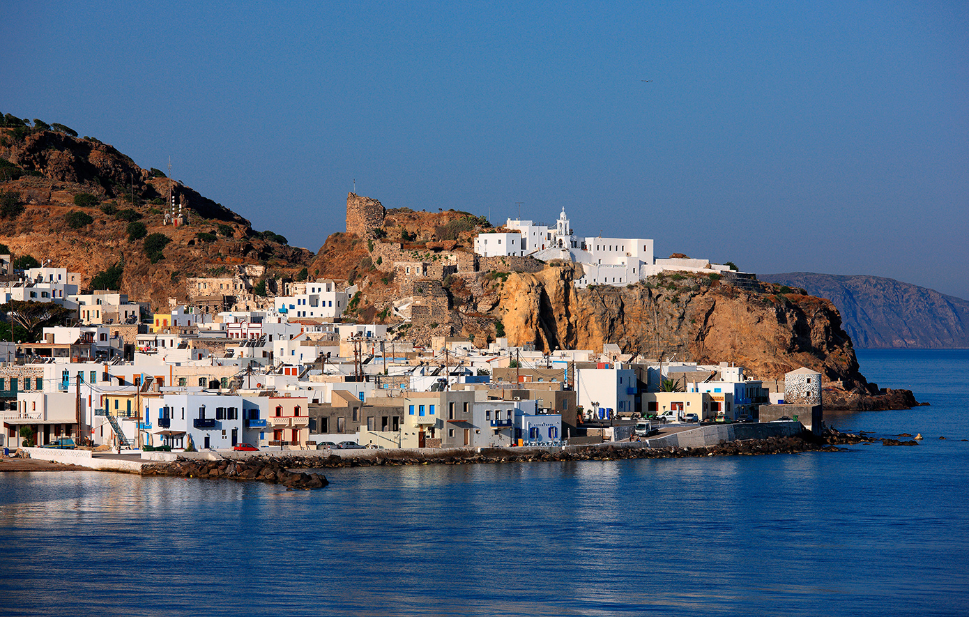 Στο Μανδράκι στη Νίσυρο θα καταλάβεις τι σημαίνει «χαλαρές διακοπές σε ελληνικό νησί»