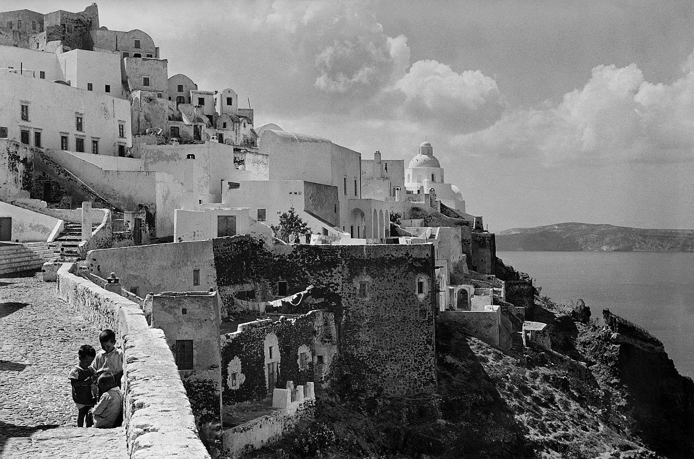 Η καθημερινότητα στη Σαντορίνη του μεσοπολέμου και πριν τον καταστροφικό σεισμό του &#8217;56, μέσα από τον φακό της Nelly’s