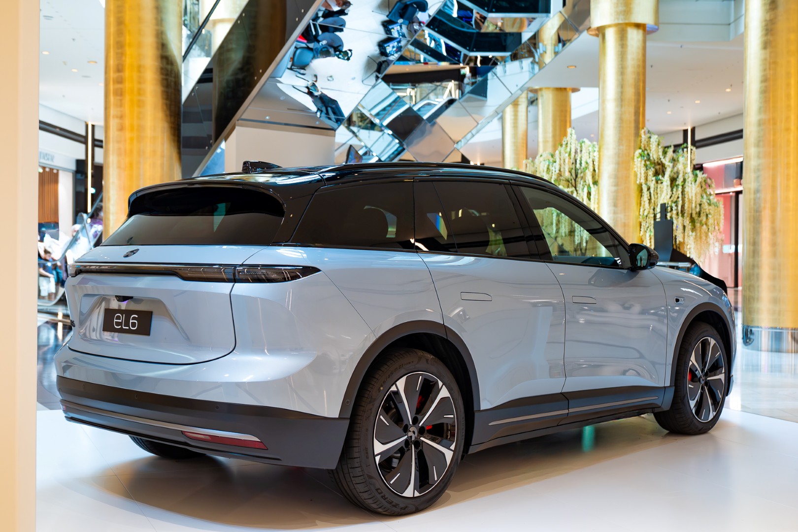 Το εντυπωσιακό Nio EL6 ηλεκτρίζει το Golden Hall Το εντυπωσιακό Nio EL6 ηλεκτρίζει το Golden Hall