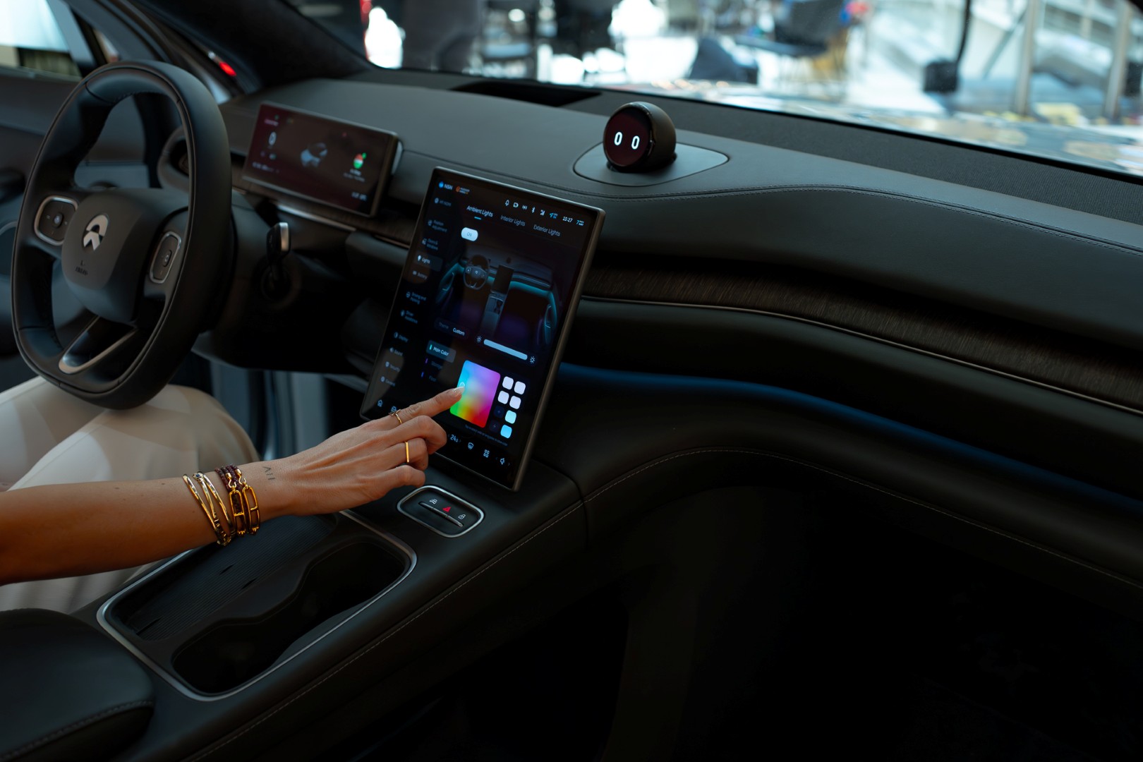 Το εντυπωσιακό Nio EL6 ηλεκτρίζει το Golden Hall Το εντυπωσιακό Nio EL6 ηλεκτρίζει το Golden Hall