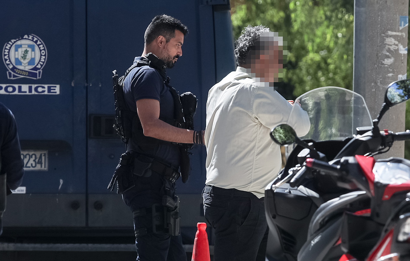 Προφυλακίστηκε ο 48χρονος δημοτικός υπάλληλος που κατηγορείται για 4 εμπρησμούς στην Παλλήνη &#8211; «Πιάσατε λάθος άνθρωπο»