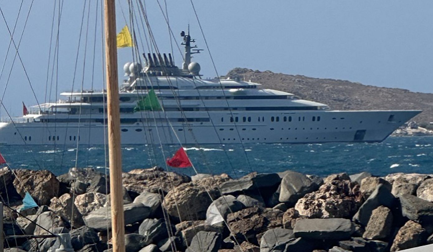 Ένα από τα μεγαλύτερα και πολυτελέστερα σούπερ γιοτ στον κόσμο βρίσκεται στη Νάουσα της Πάρου