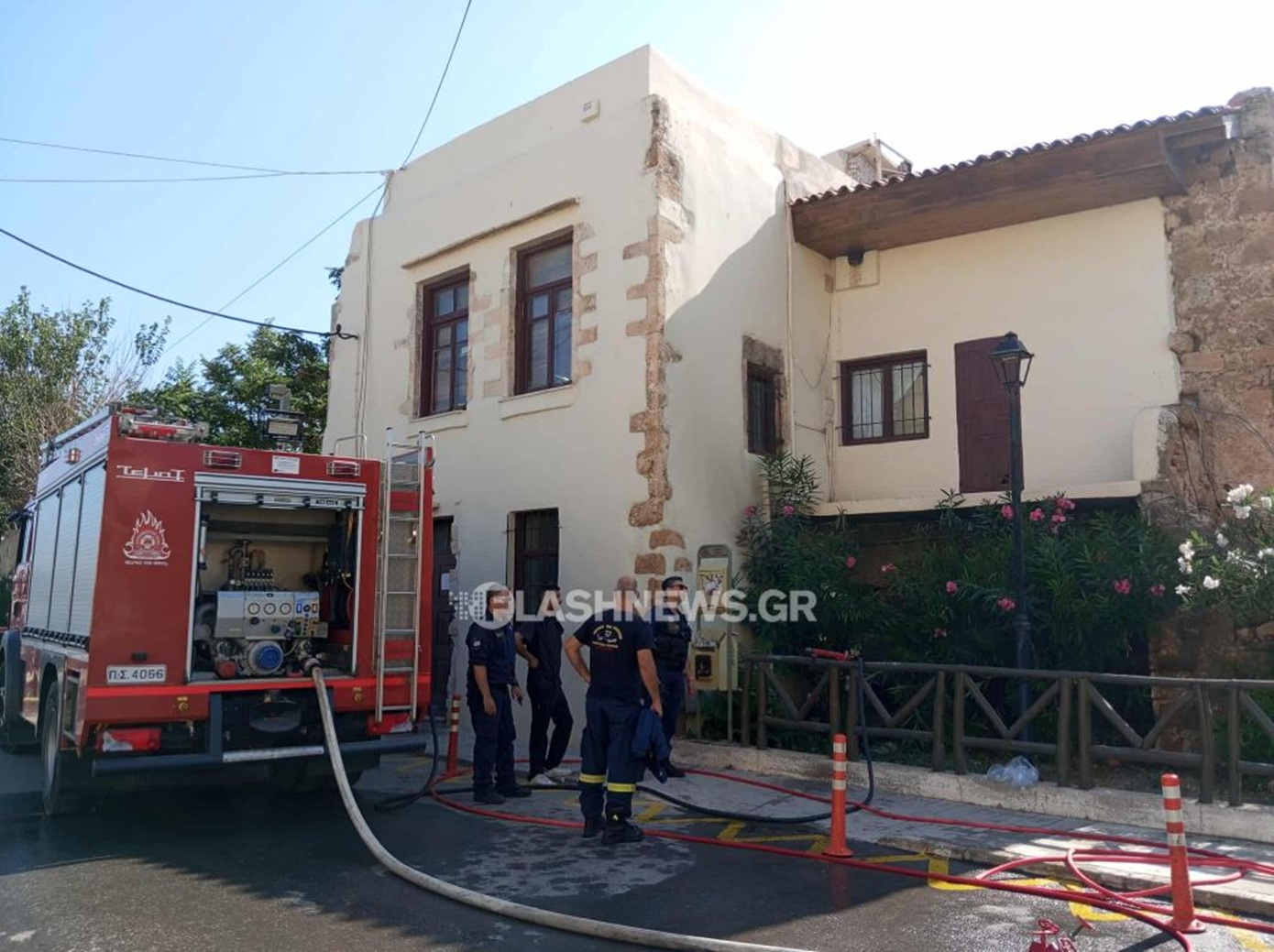 Φωτιά στην «πύλη της άμμου» στο παλιό λιμάνι Χανίων