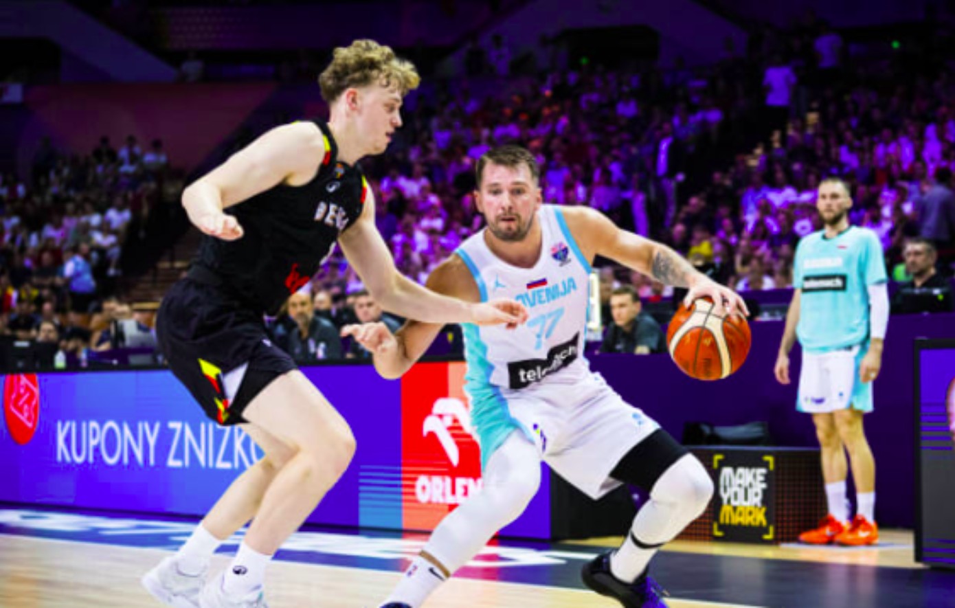 EuroBasket 2025: Πρώτη νίκη για τη Σλοβενία με ιστορικό triple double του Ντόντσιτς