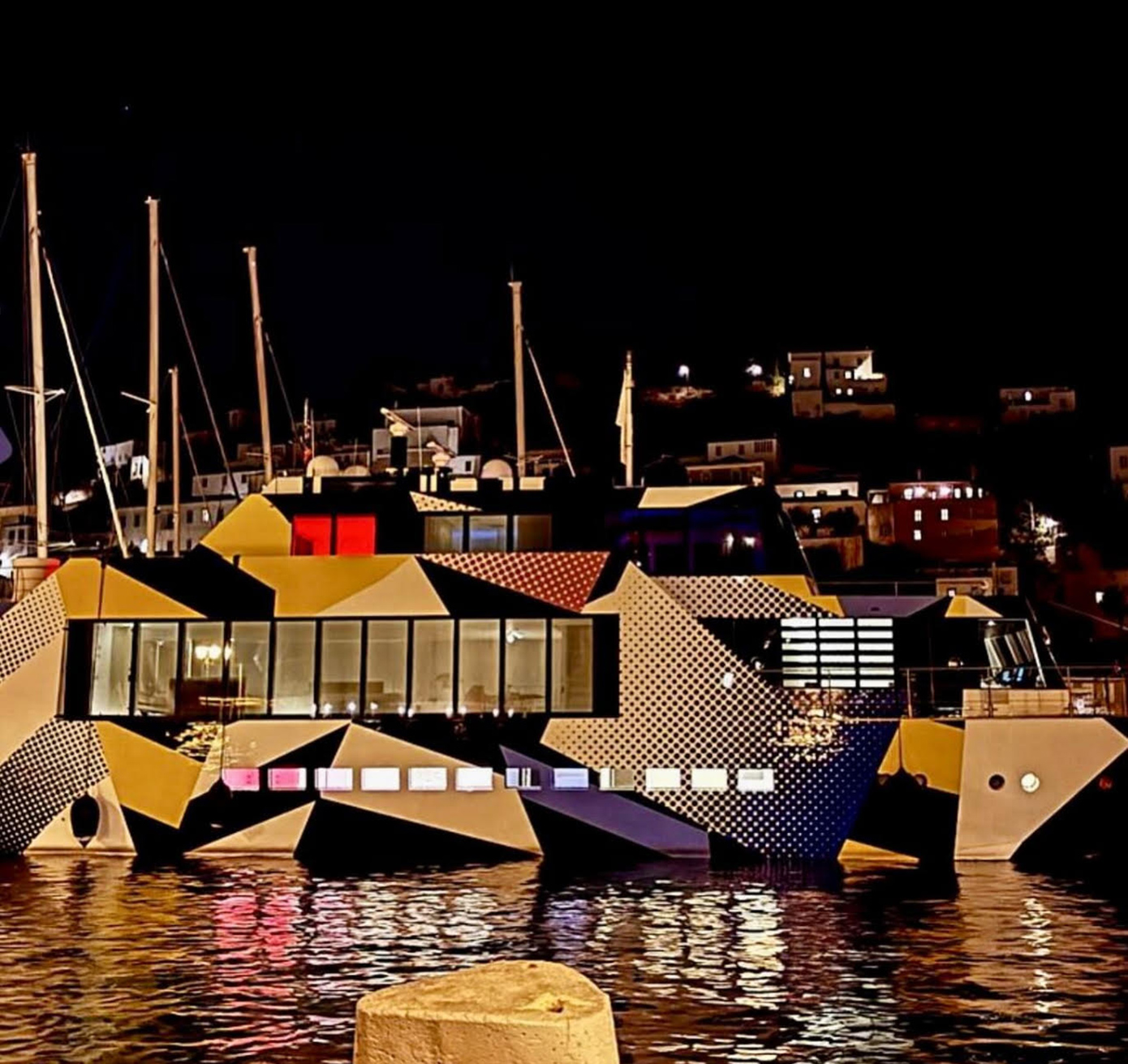 Θαλαμηγός έργο τέχνης Θαλαμηγός έργο τέχνης