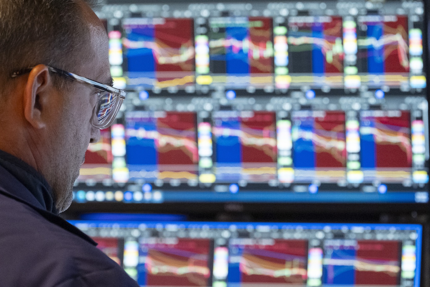 Μεταβλητό το κλίμα στη Wall Street λόγω αβεβαιότητας για την εμπορική πολιτική Τραμπ