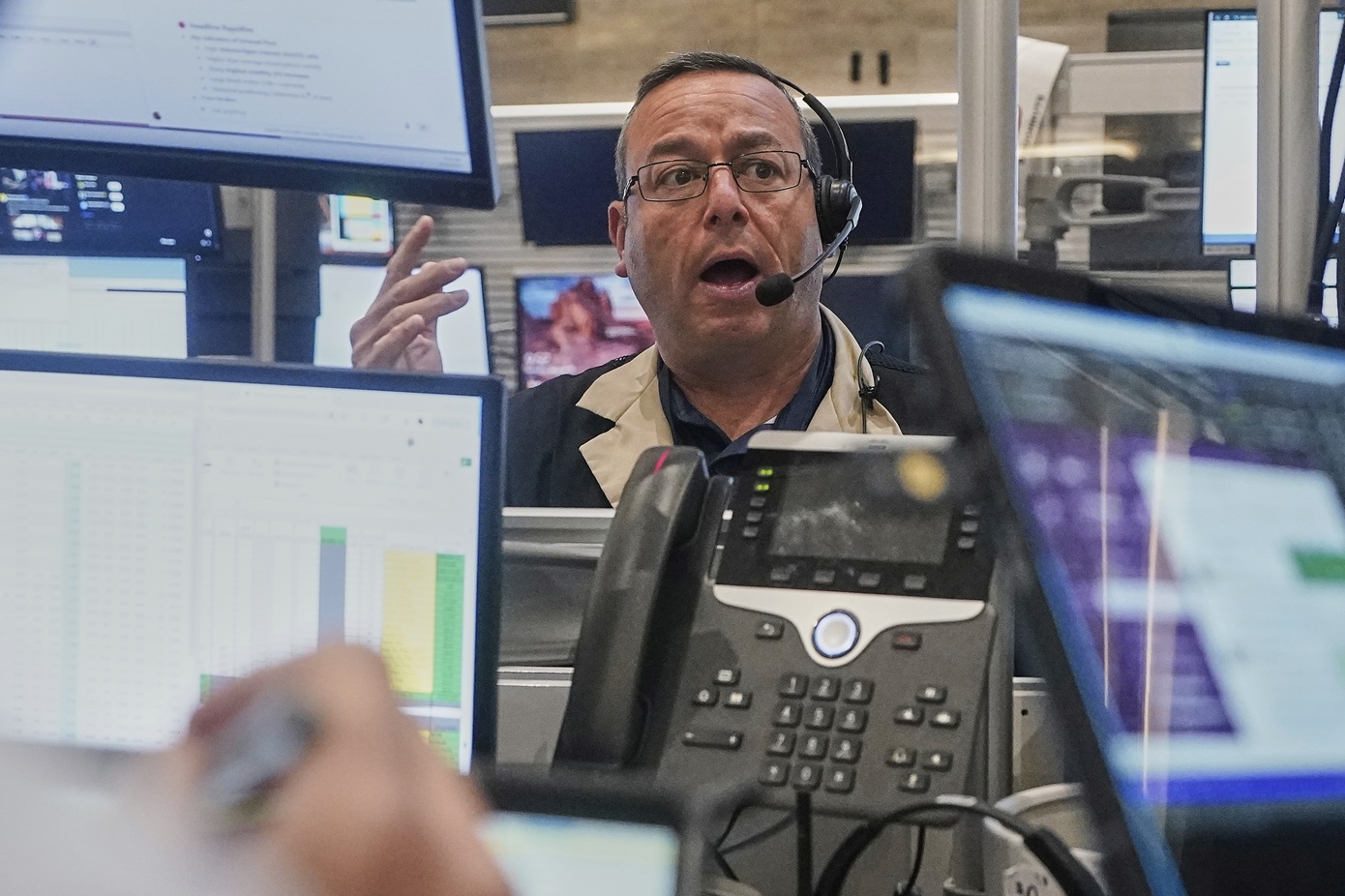 Νέο ιστορικό υψηλό στην Wall Street για τον Dow Jones μετά τα σχόλια Πάουελ για τα επιτόκια