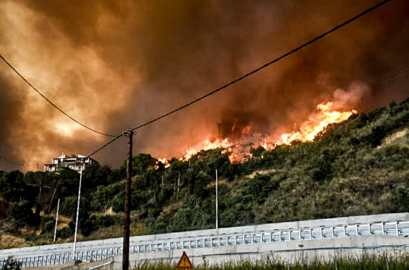 Σε πύρινο κλοιό η χώρα: Πολλαπλά μηνύματα του 112 για εκκενώσεις περιοχών &#8211; 152 πυρκαγιές μέσα σε 48 ώρες