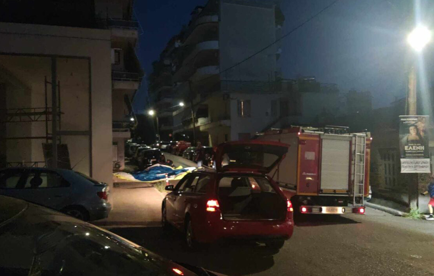 Νεκρή γυναίκα που έπεσε από μπαλκόνι πολυκατοικίας στον 4ο όροφο