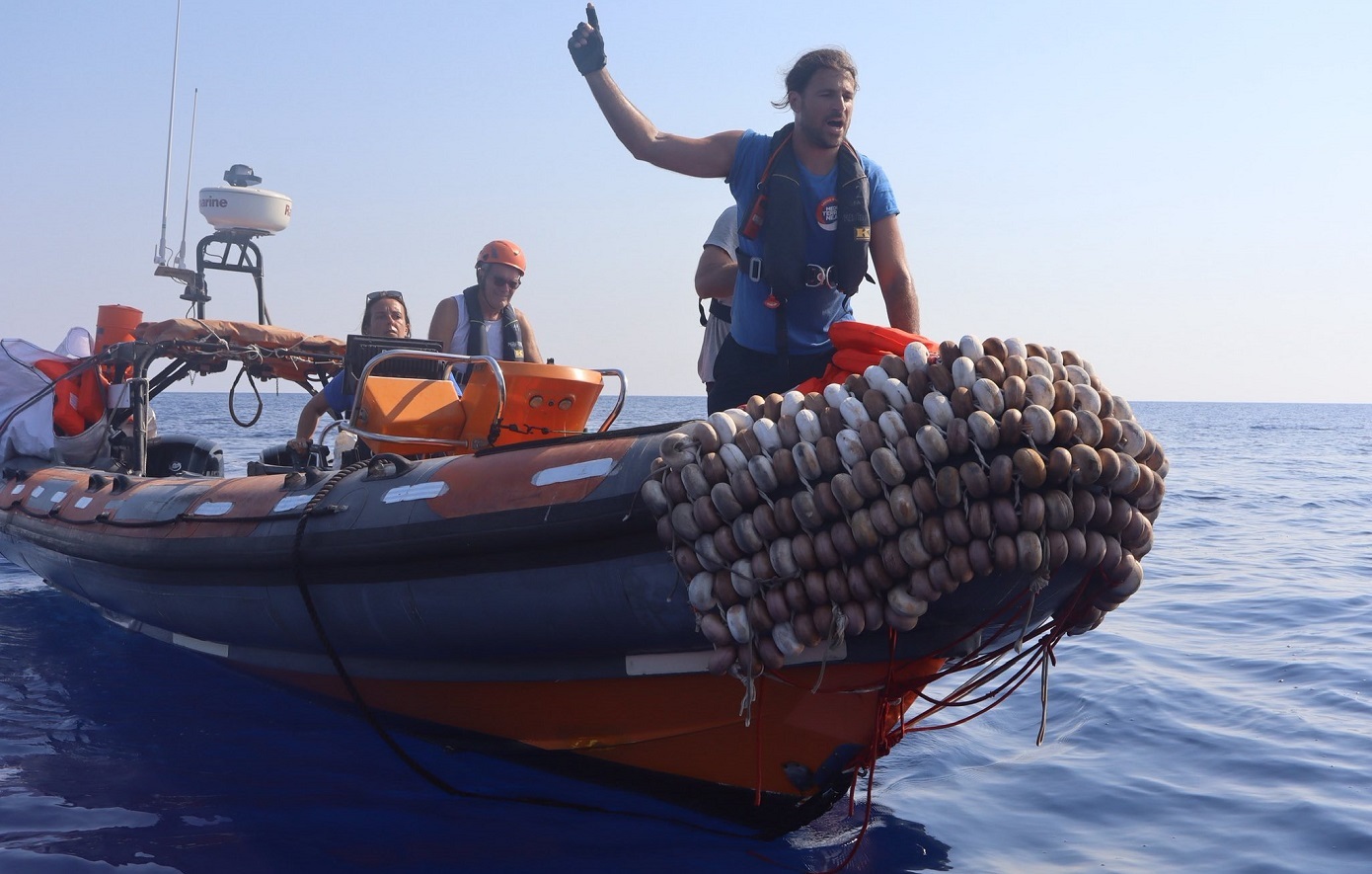 O Δήμος Αμοργού ζητά τη δίωξη του Ιάσονα Αποστολόπουλου για το επεισόδιο με την παλαιστινιακή σημαία στο πανηγύρι