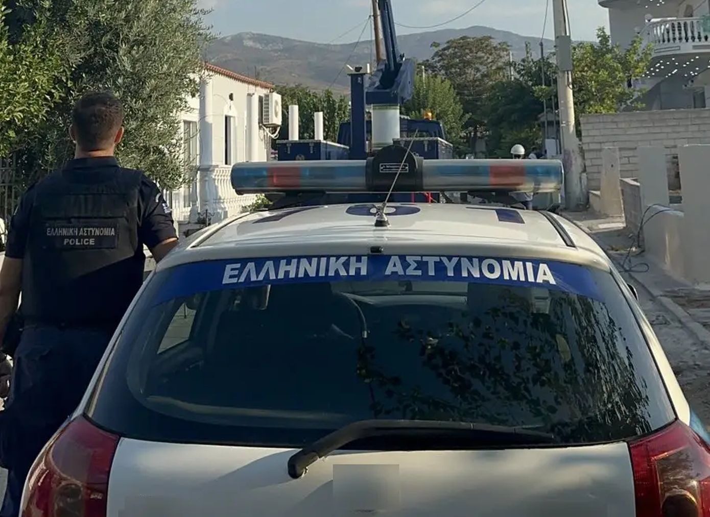 Δέκα συλλήψεις σε επιχείρηση της ΕΛ.ΑΣ. σε οικισμό της Φυλής