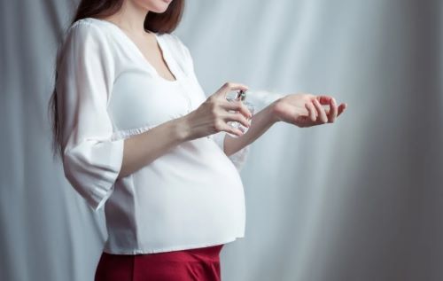 Επηρεάζουν τα καλλυντικά και τα αρώματα τη γονιμότητά σου;