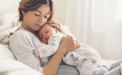 «Άλλο άνευ όρων, άλλο άνευ ορίων»: Η πιο τρυφερή υπενθύμιση για το πώς αγαπάμε τα παιδιά μας