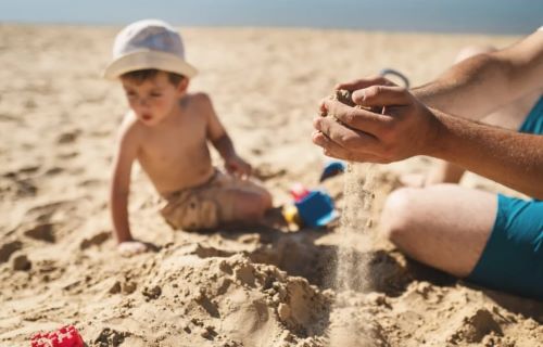 Διακοπές με το μωρό: O Δημήτρης Αλεξάνδρου σού δείχνει πώς να περάσετε δημιουργικά
