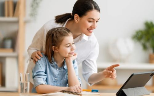 Πώς η τεχνητή νοημοσύνη αλλάζει την καθημερινότητα των γονιών