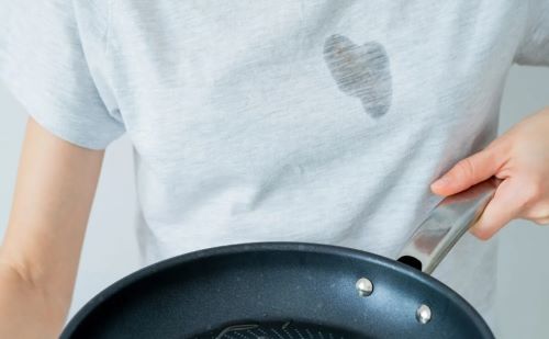 Λεκές από λάδι; 5 τρόποι να τον εξαφανίσεις φυσικά, εύκολα και αποτελεσματικά