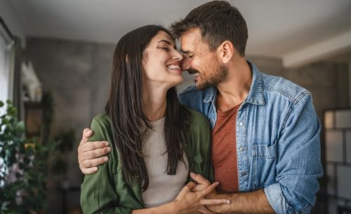 Φιλί: Το απρόσμενο όφελος για τη σωματική και ψυχική σας υγεία