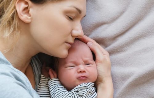 «Όσο ήμουν λεχώνα έβλεπα συνεχώς στο δωμάτιο μία γυναίκα με γκρίζα μαλλιά και λευκό νυχτικό»