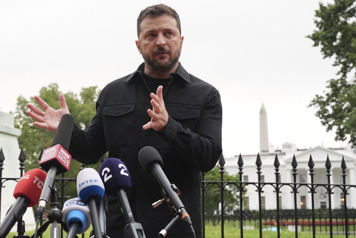 Τι συμβολίζει το κοστούμι του Volodymyr Zelenskyy; Ο σχεδιαστής εξηγεί τα πάντα