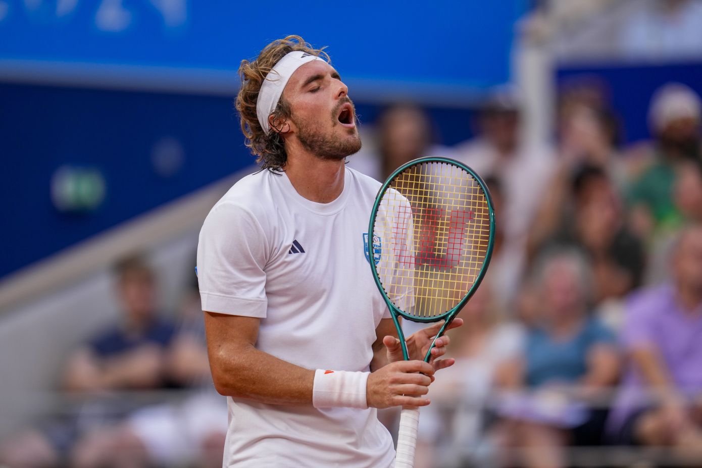 To άβολο βίντεο του Στέφανου Τσιτσιπά από το US Open που περιλαμβάνει ένα κοριτσάκι, μια λεμονάδα, λίγη γεωγραφία κι ένα χαρτονόμισμα έκανε το ιντερνετ να κριντζάρει