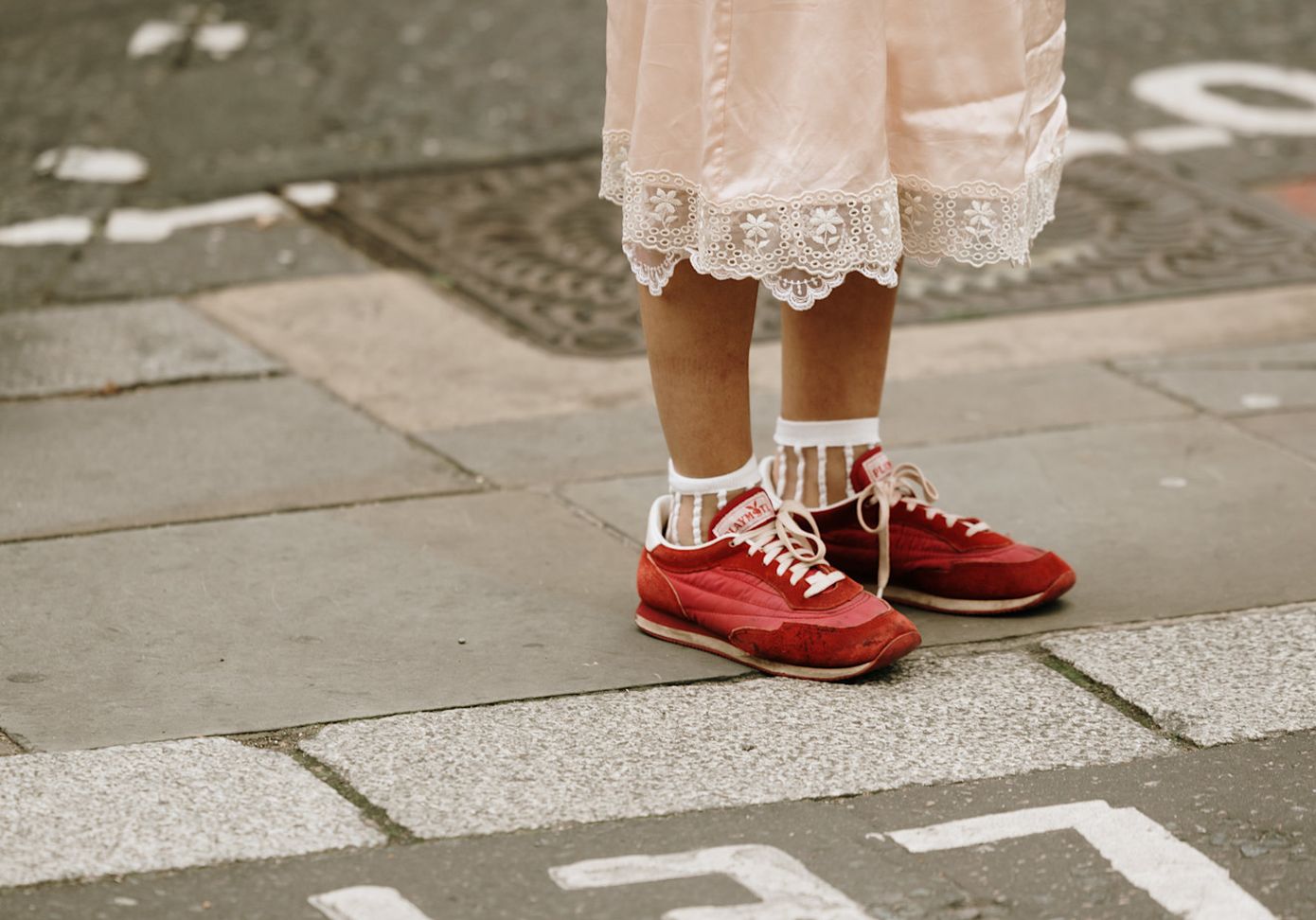 Tι χρώμα θα έχουν τα sneakers που θα φορέσουμε το Σεπτέμβριο;