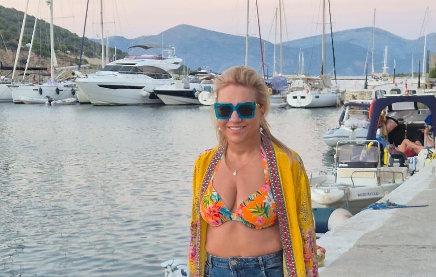 H ανανεωμένη Δέσποινα Μοιραράκη απολαμβάνει τις διακοπές της &#8211; Δείτε τις φωτογραφίες της με μαγιό