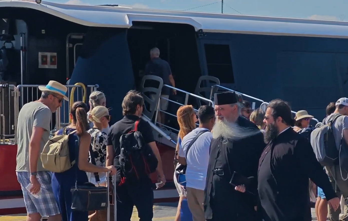 Πλώρη για τα νησιά έβαλαν οι «αργοπορημένοι» του Αυγούστου &#8211; Κίνηση στα λιμάνια, με στόχο ήσυχες και προσιτές διακοπές