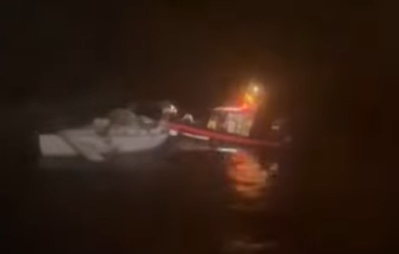 Ιστιοφόρο εξέπεμψε SOS ανοιχτά της Σύρου: Επιχείρηση διάσωσης από ελικόπτερο και παραπλέοντα σκάφη &#8211; Δείτε βίντεο