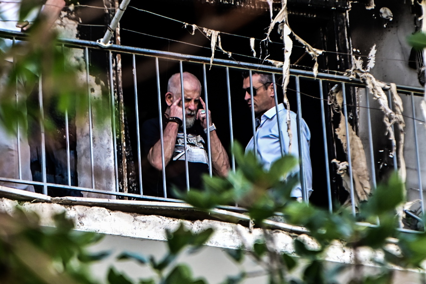 Πέτρος Φιλιππίδης για τη φωτιά στο σπίτι του: «Μου χτύπησαν το κουδούνι και μου είπαν ότι είχε φλόγες στο μπαλκόνι» &#8211; Τα σενάρια